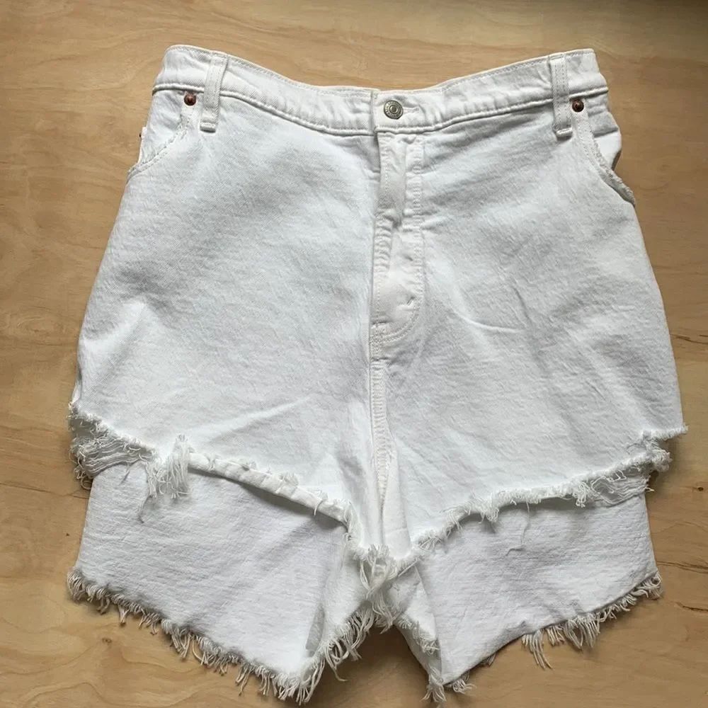Abercrombie & Fitch White Shorts (Plus)